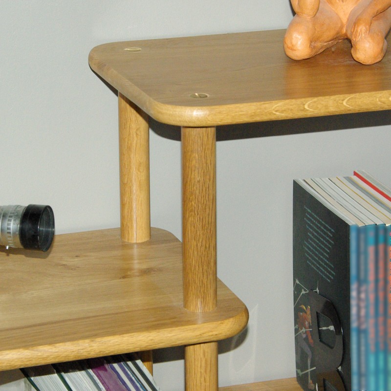 Bibliothèque en bois massif modulable vue en zoom Bibliothèque en bois massif modulable vue en zoom