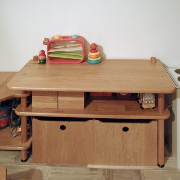 Zoom sur le bureau du meuble enfant BABY.